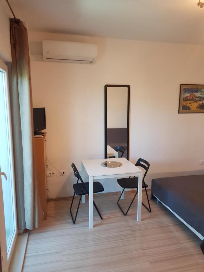 Mario Apartment Split