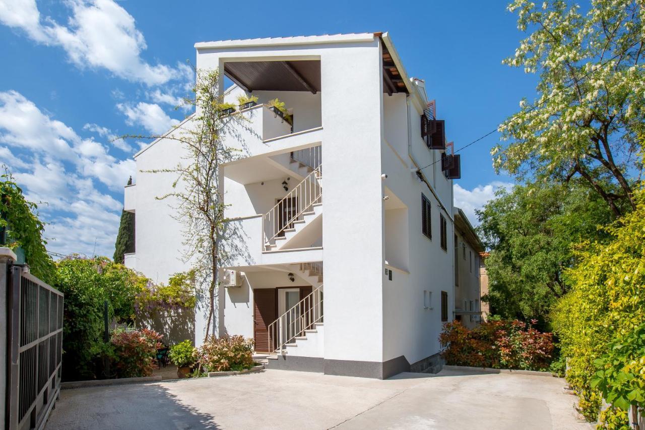 Nives In The Center - Free Parking Apartamento