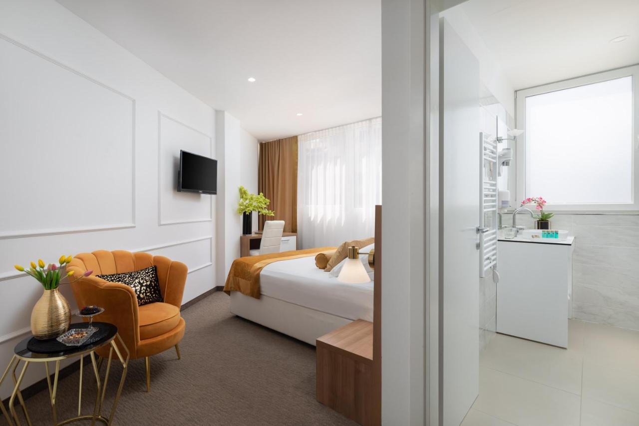 Corner Hotel 4*