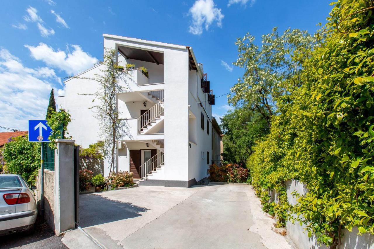 Nives In The Center - Free Parking Apartamento
