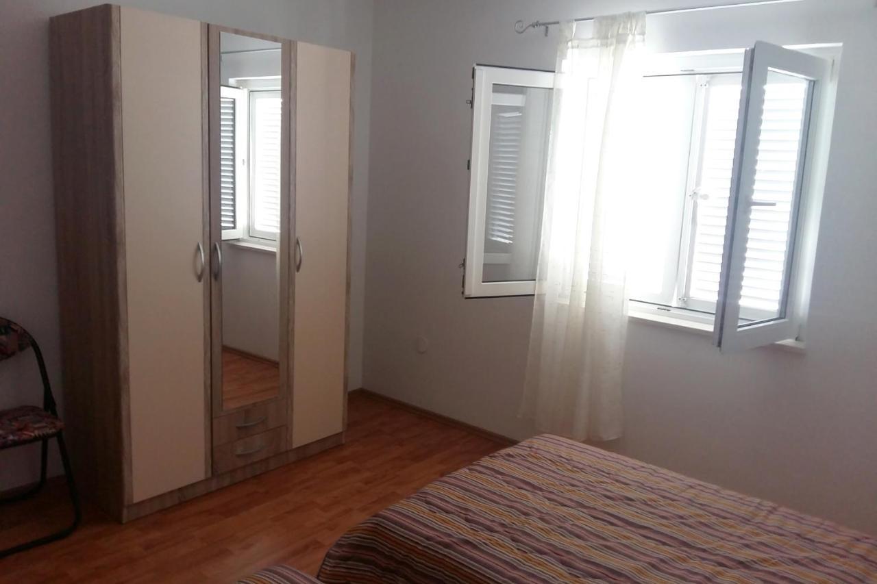 11518c Apartment *