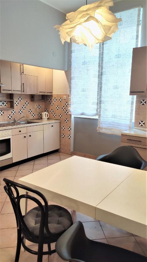 Reful Apartment Split
