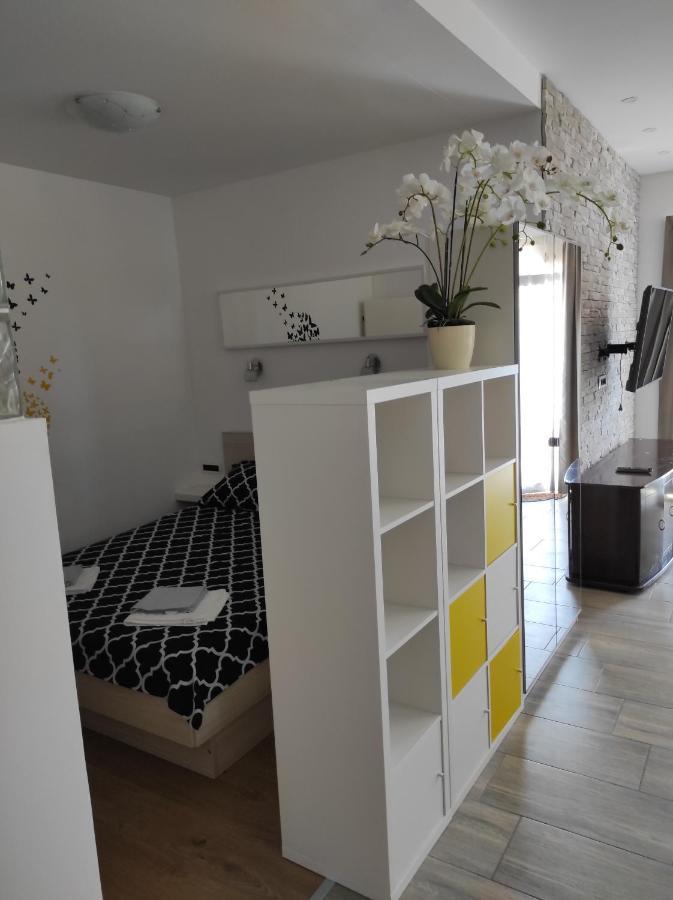 White Pigeon Apartment *