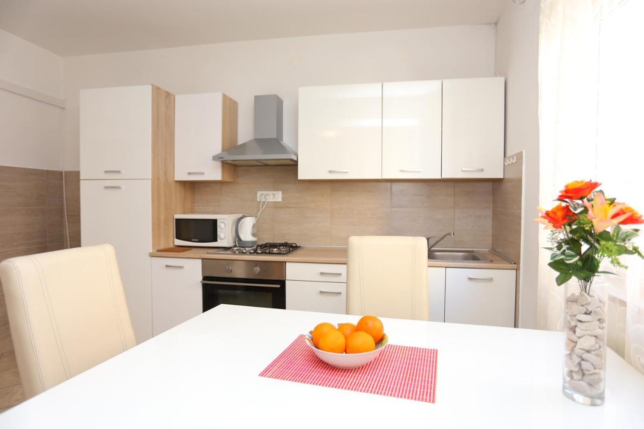 11518c Apartment *