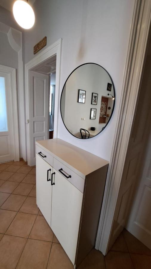 Reful Apartment Split