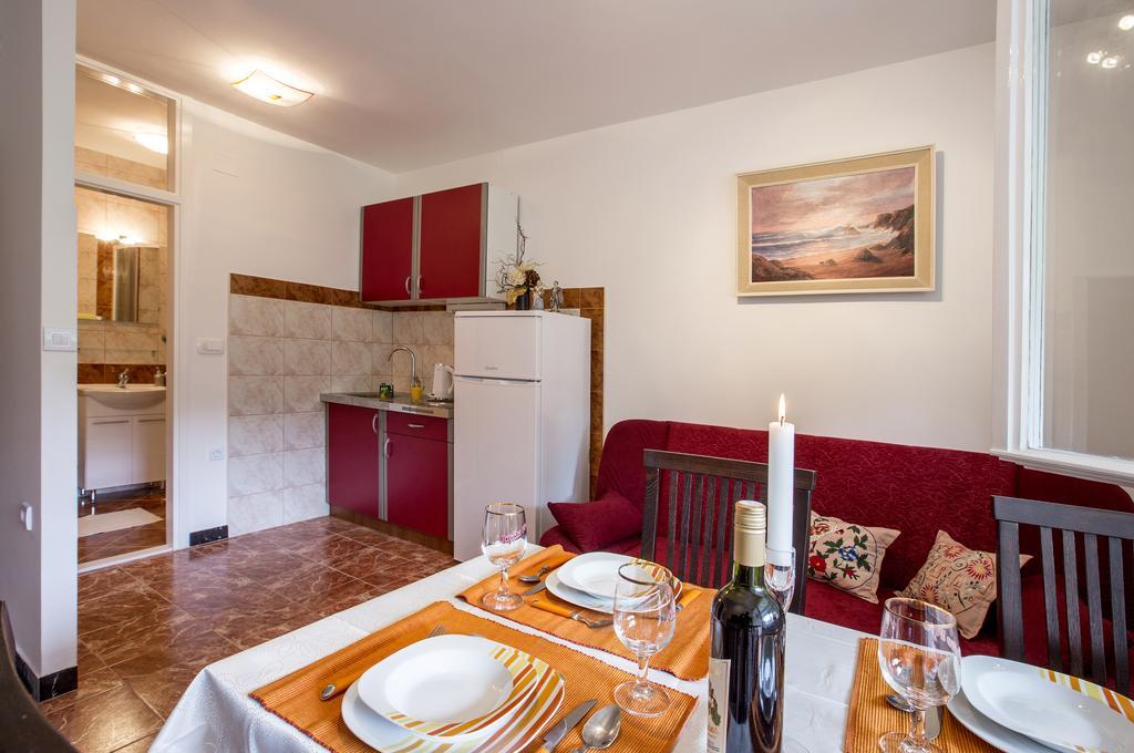 Dante Apartment