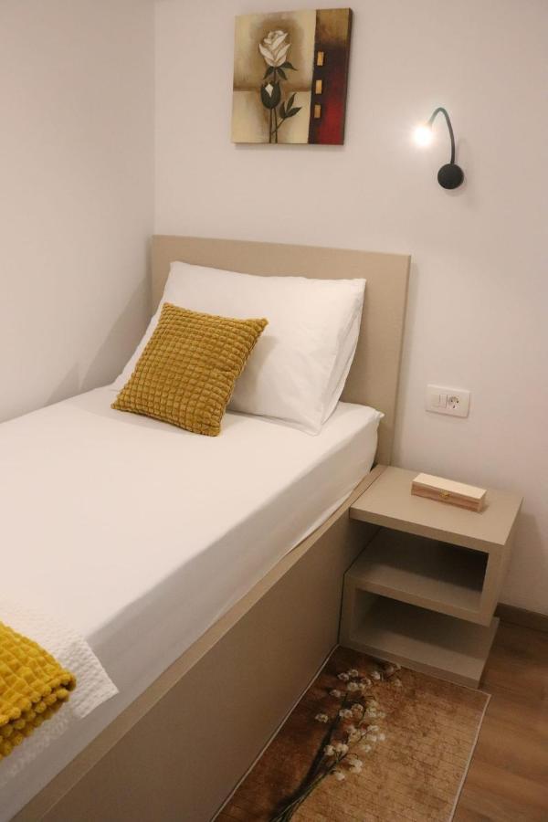 Apartman Mary- 2 Free Parking, Near Mall Of Split