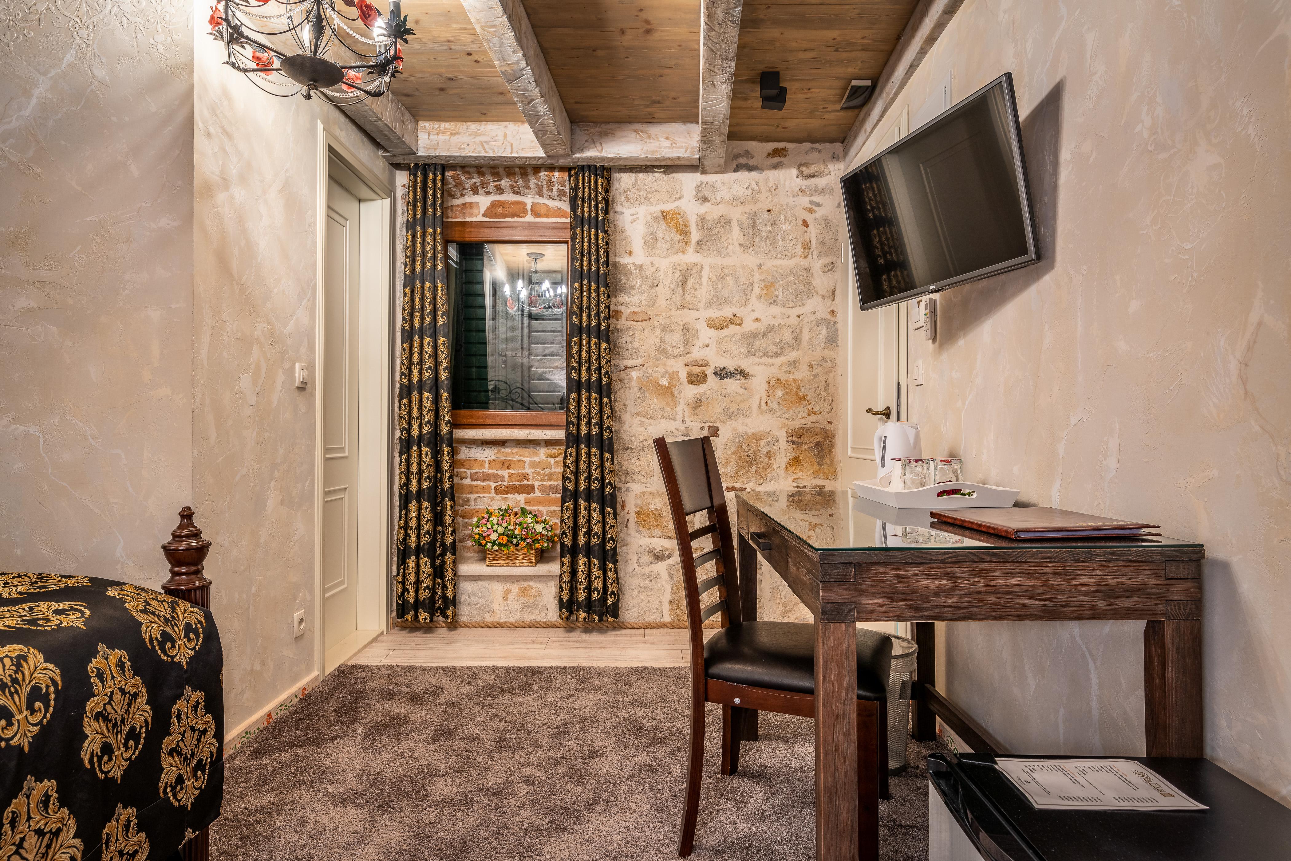 Heritage Palace Varos - Mag Quaint & Elegant Boutique