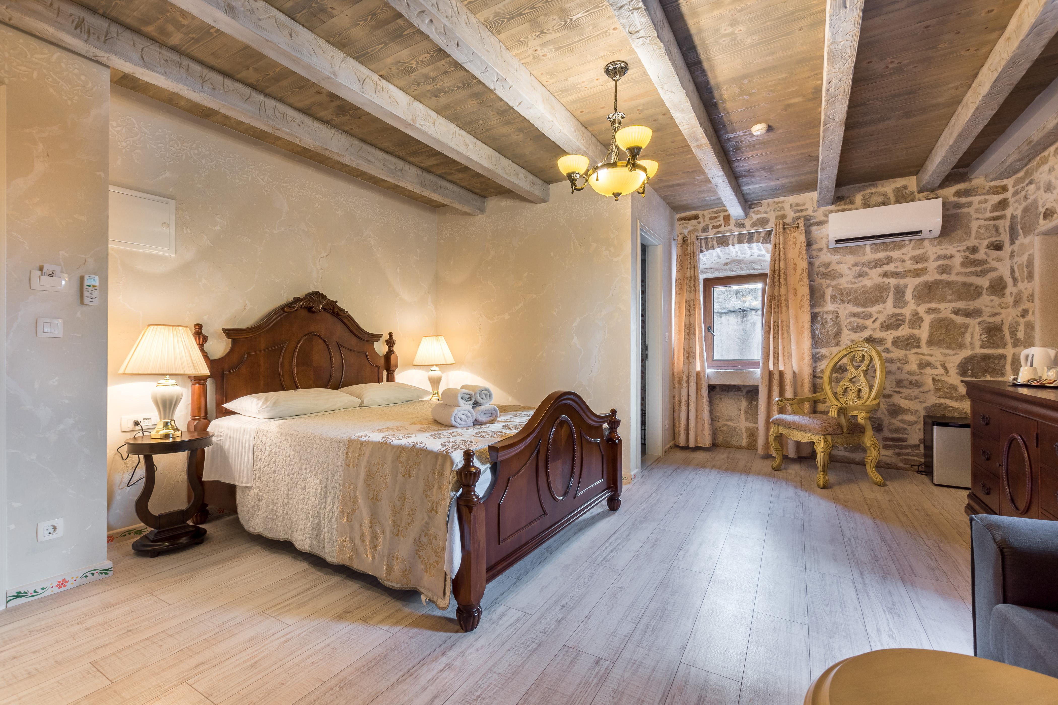 Heritage Palace Varos - Mag Quaint & Elegant Boutique