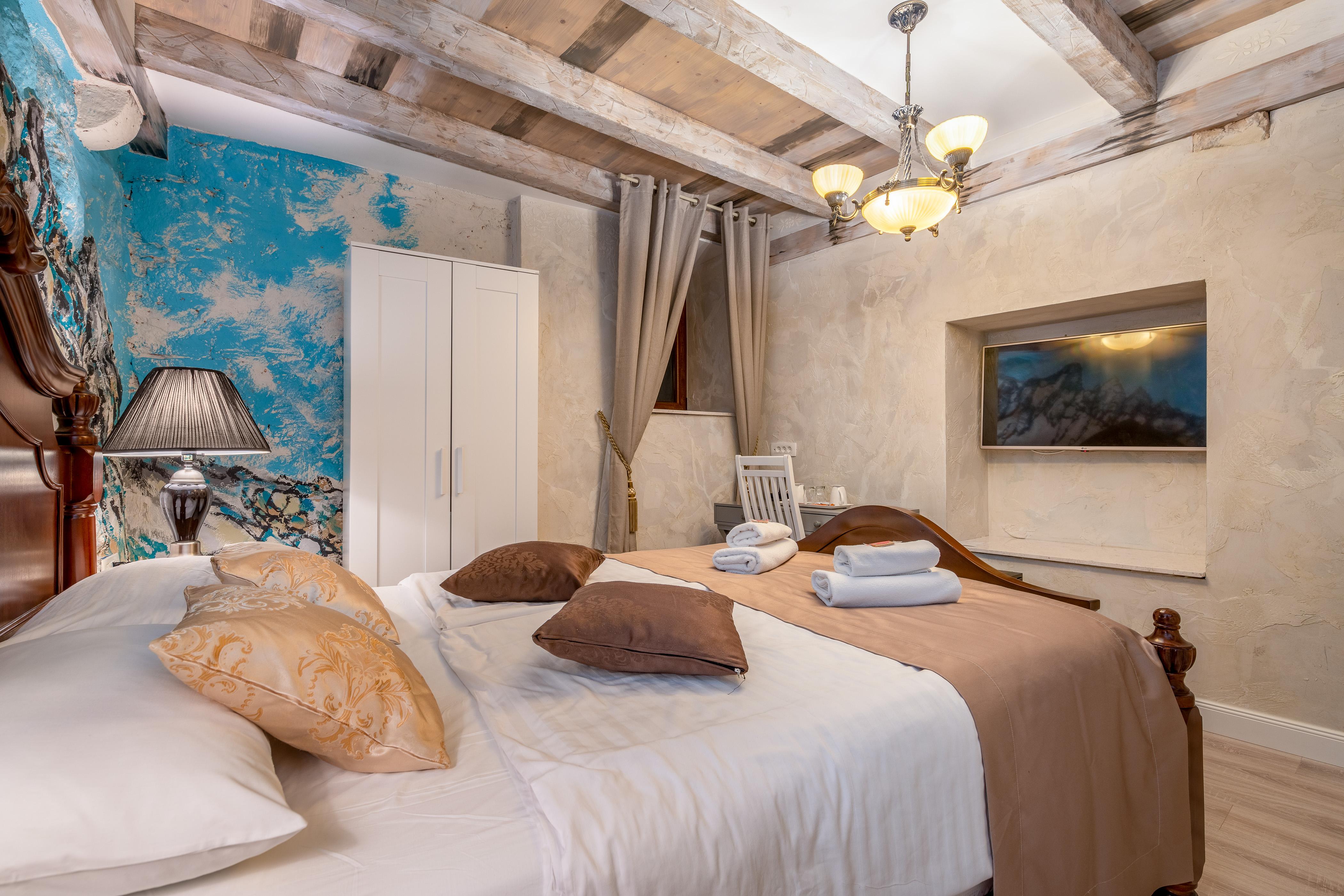 Heritage Palace Varos - Mag Quaint & Elegant Boutique