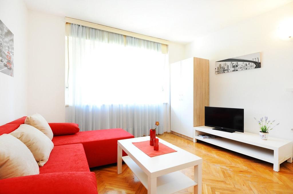 Central Lovely Flat Split