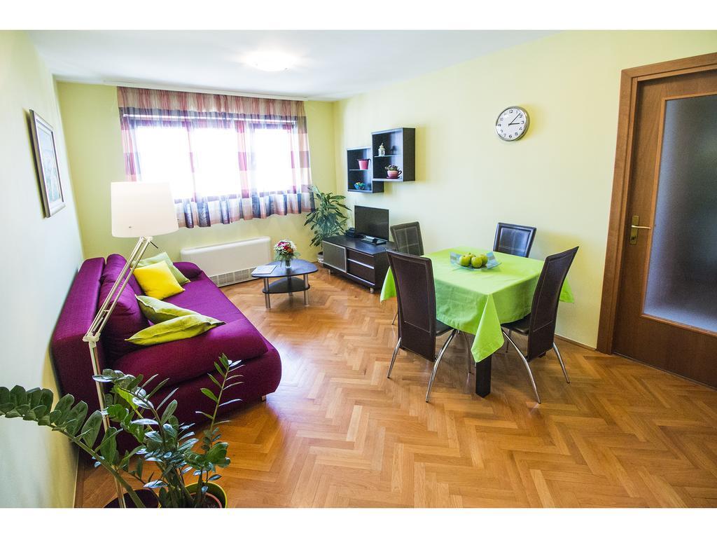 Seagull Apartment Split
