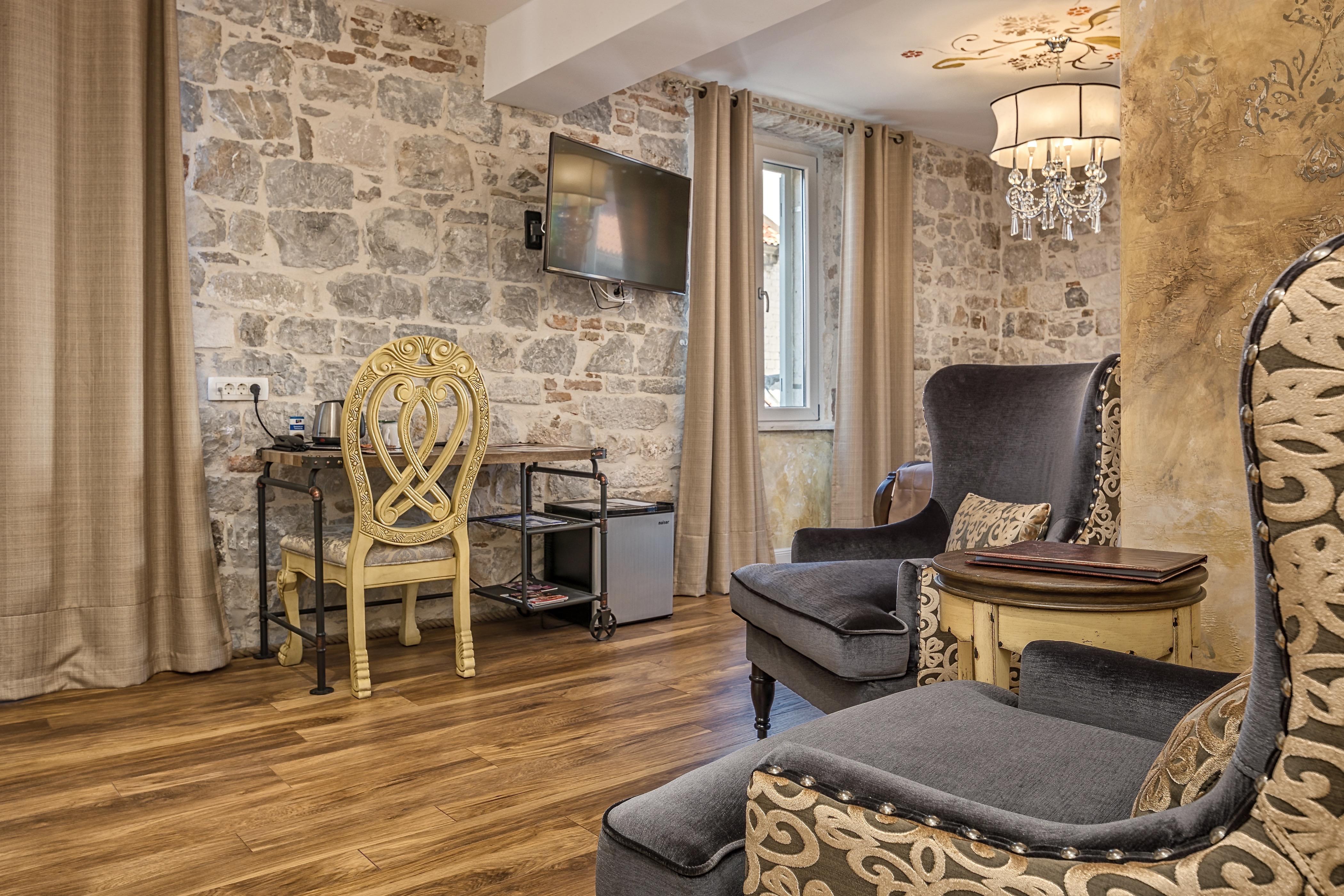 Hotel Plaza Marchi Old Town - Mag Quaint & Elegant Boutique
