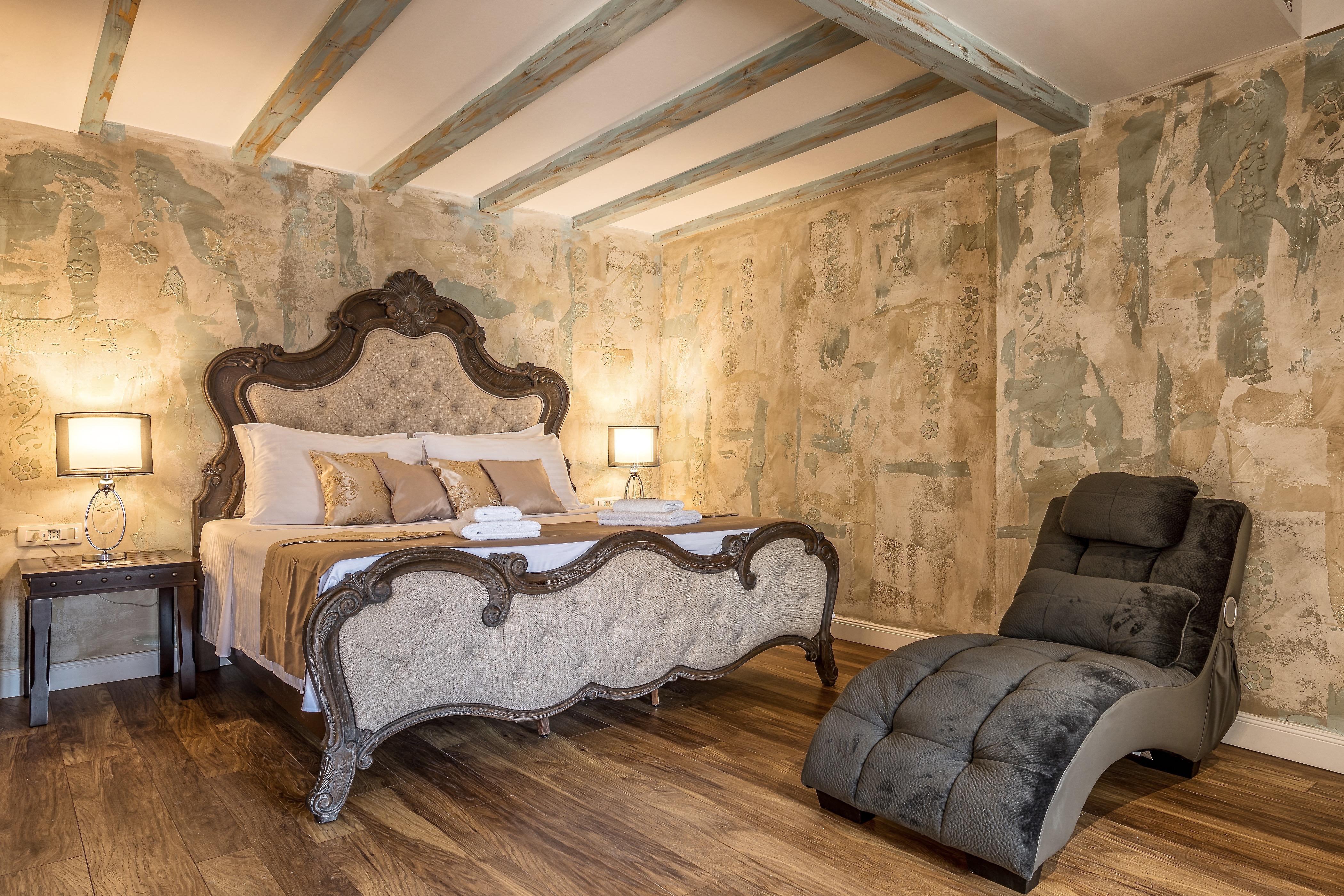 Plaza Marchi Old Town - Mag Quaint & Elegant Boutique Split