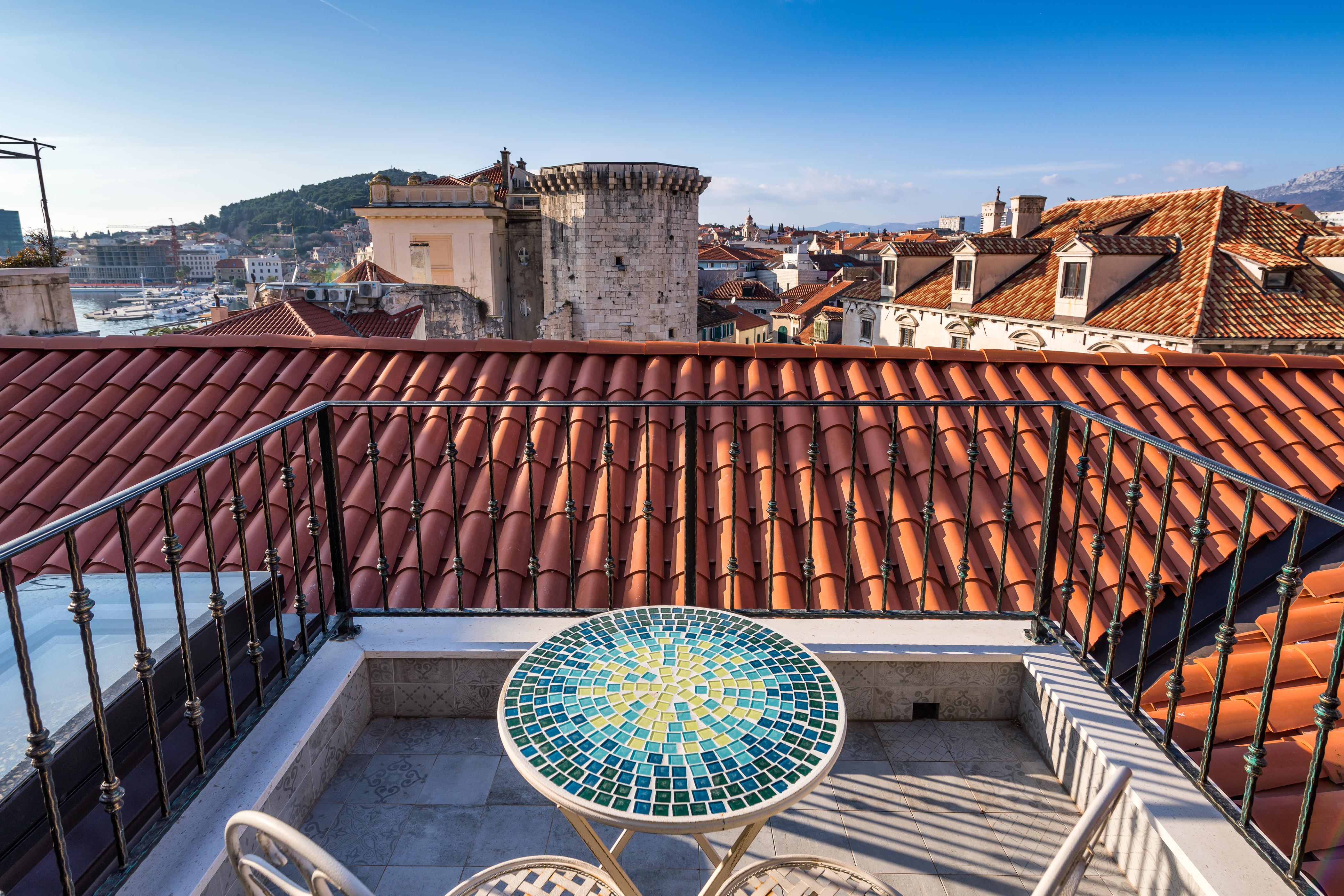 Plaza Marchi Old Town - Mag Quaint & Elegant Boutique