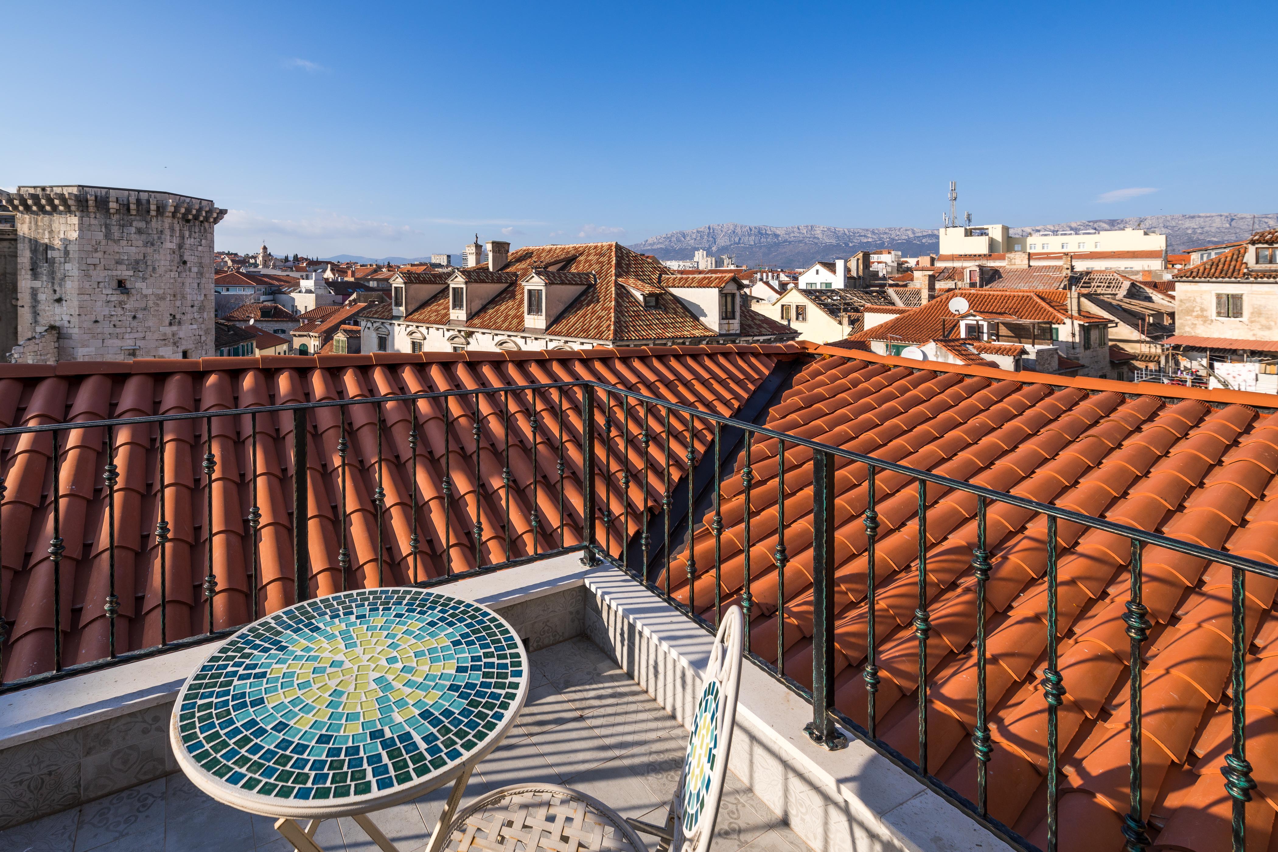Plaza Marchi Old Town - Mag Quaint & Elegant Boutique