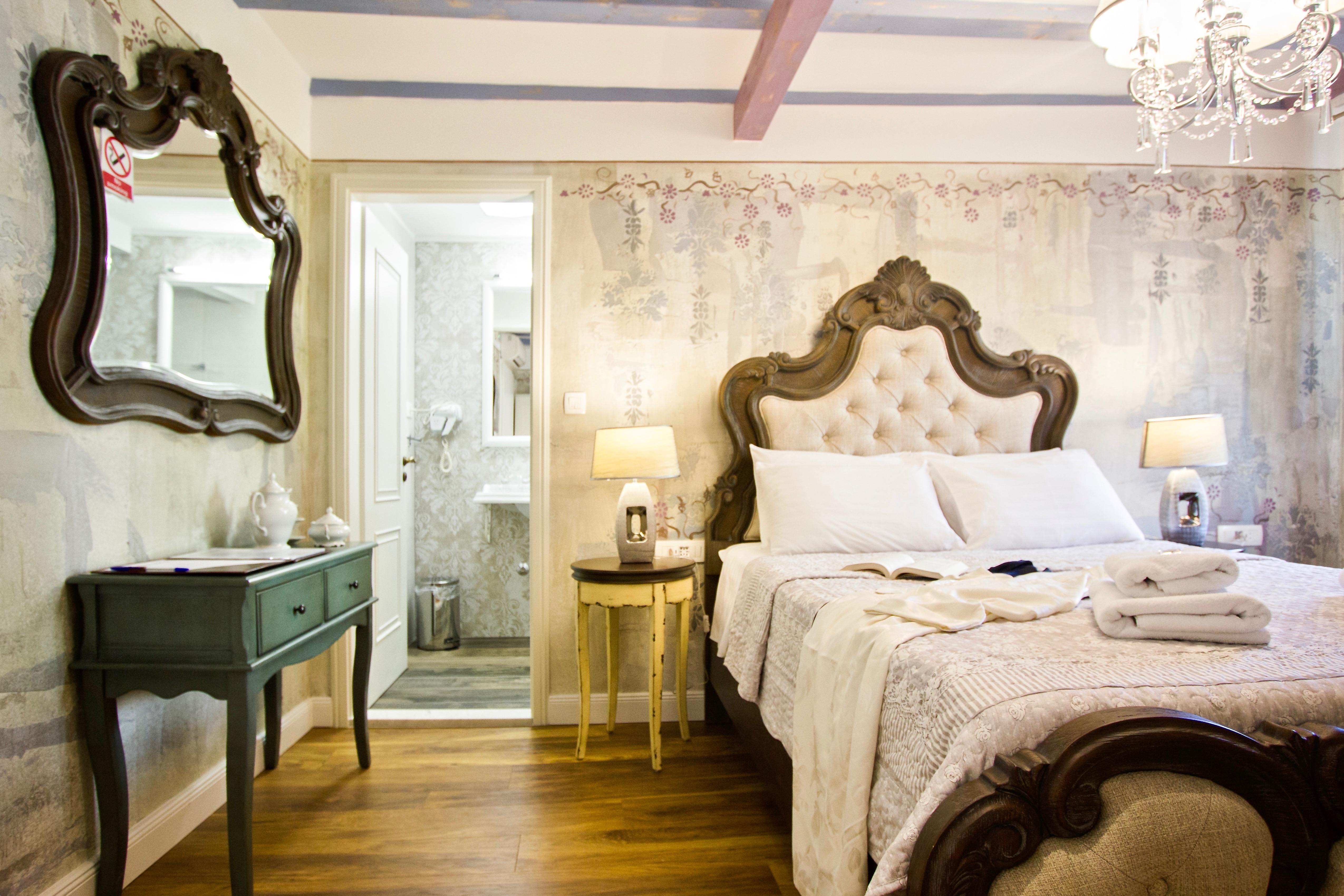 Plaza Marchi Old Town - Mag Quaint & Elegant Boutique Split