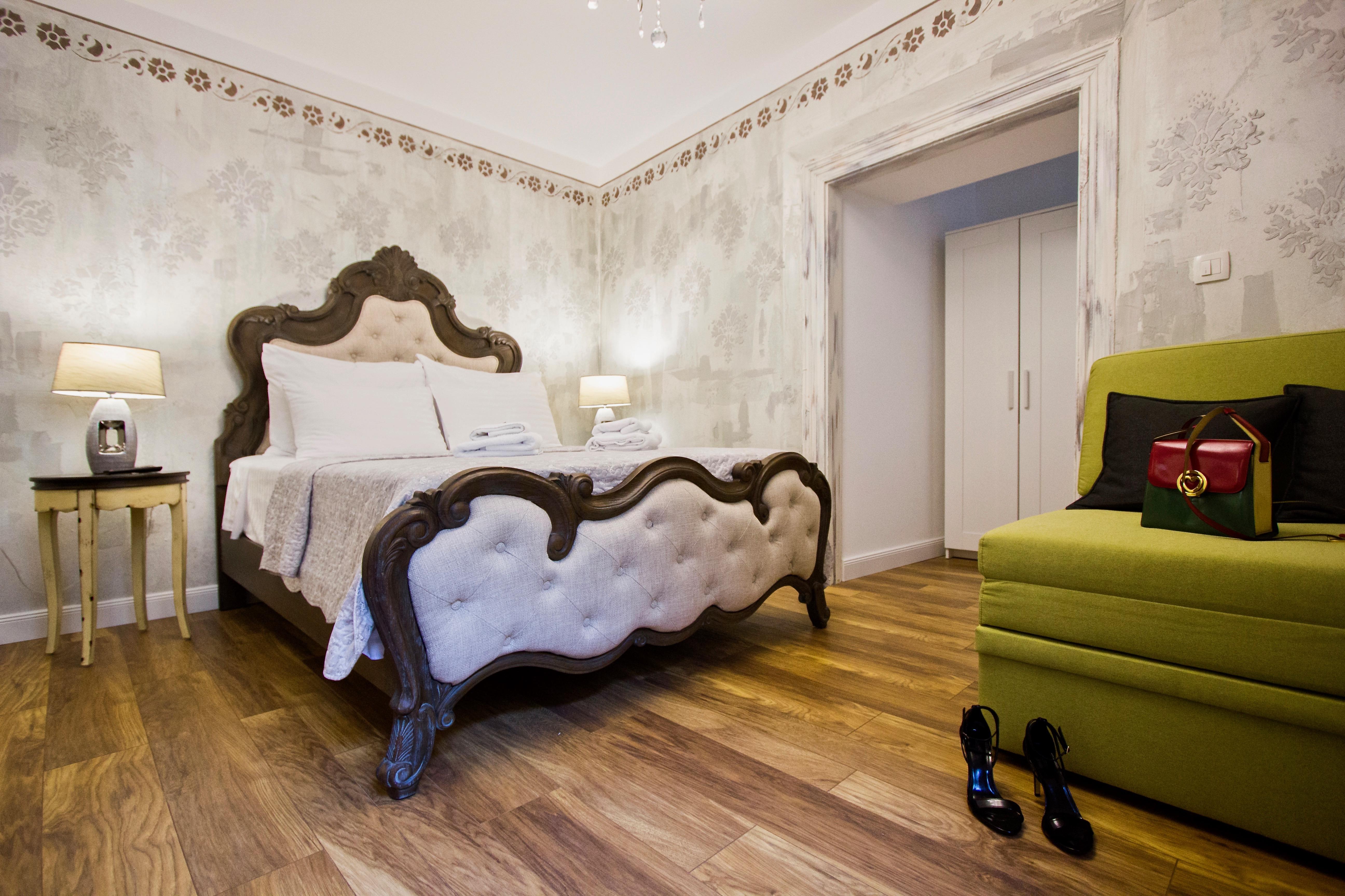 Plaza Marchi Old Town - Mag Quaint & Elegant Boutique Split