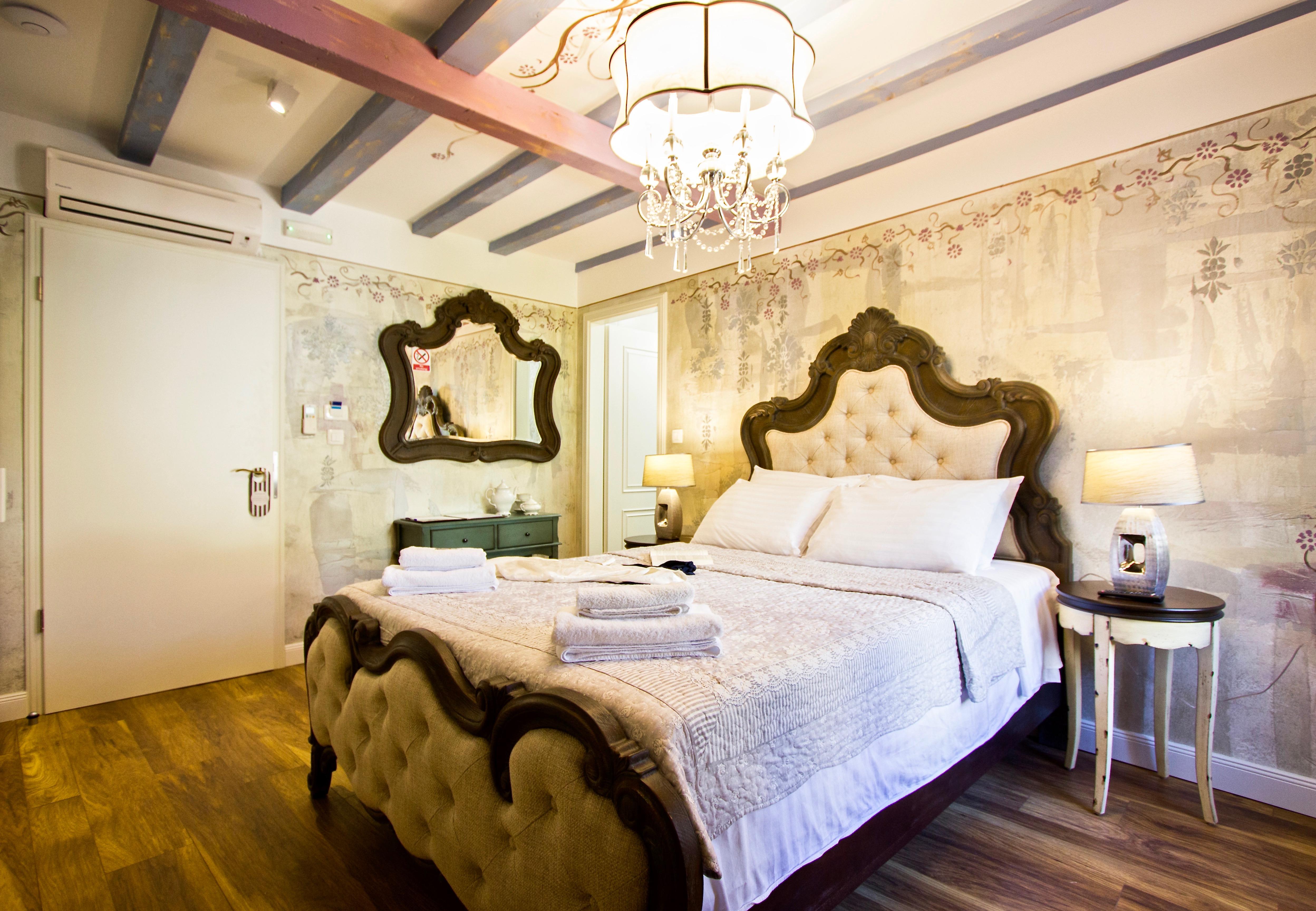 Plaza Marchi Old Town - Mag Quaint & Elegant Boutique Split