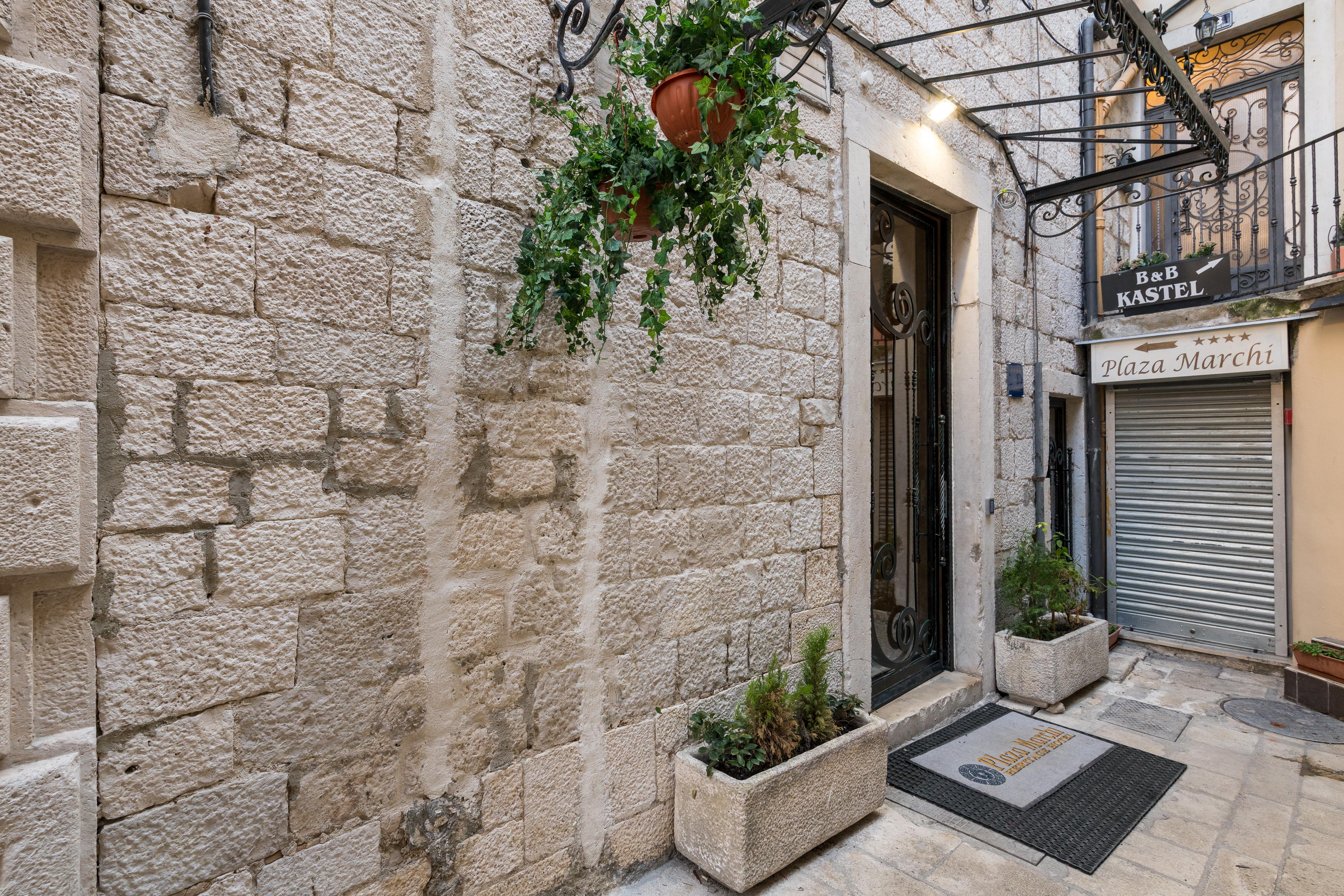 Hotel Plaza Marchi Old Town - Mag Quaint & Elegant Boutique