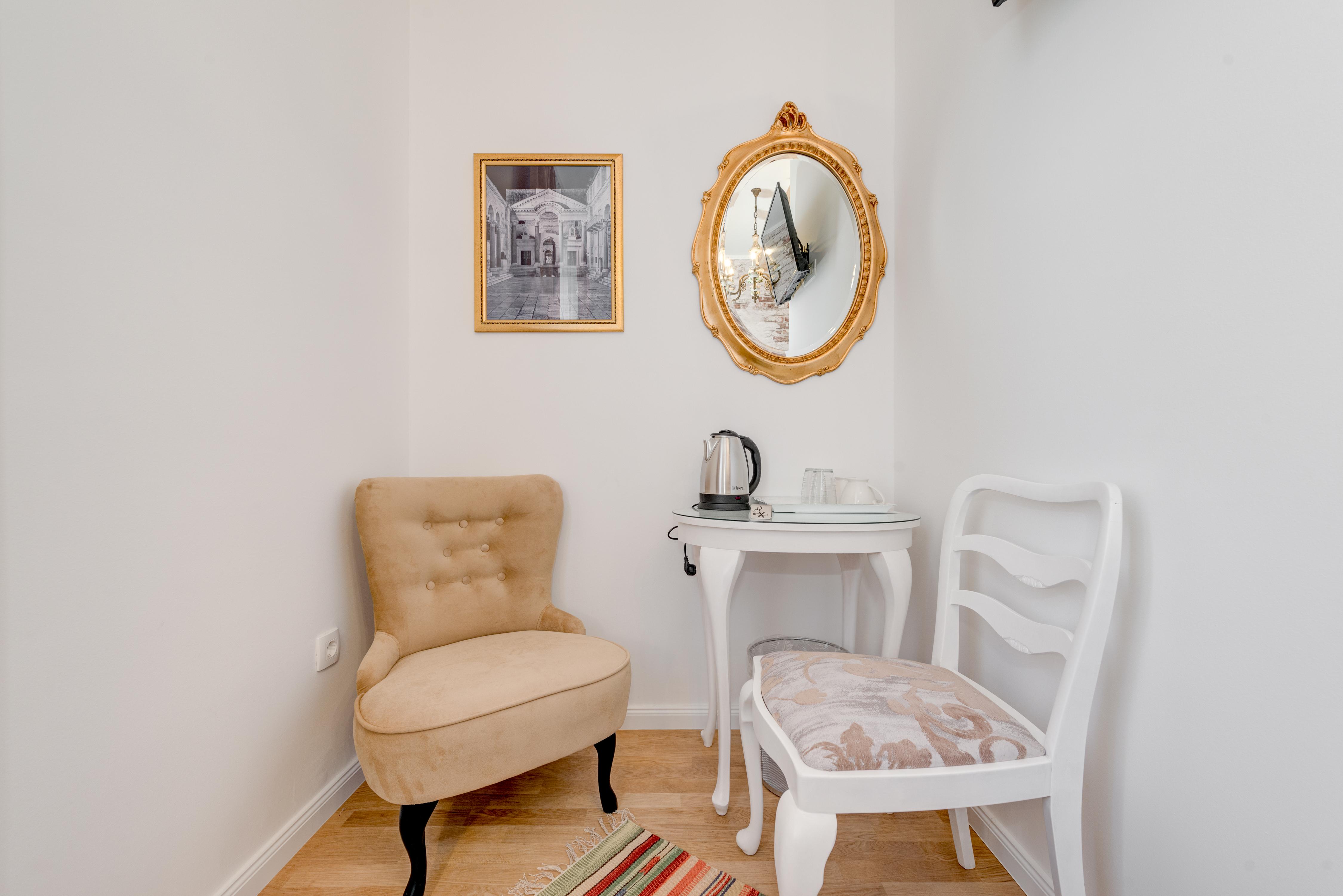 Le Monde Luxury Bed & Breakfast 4*
