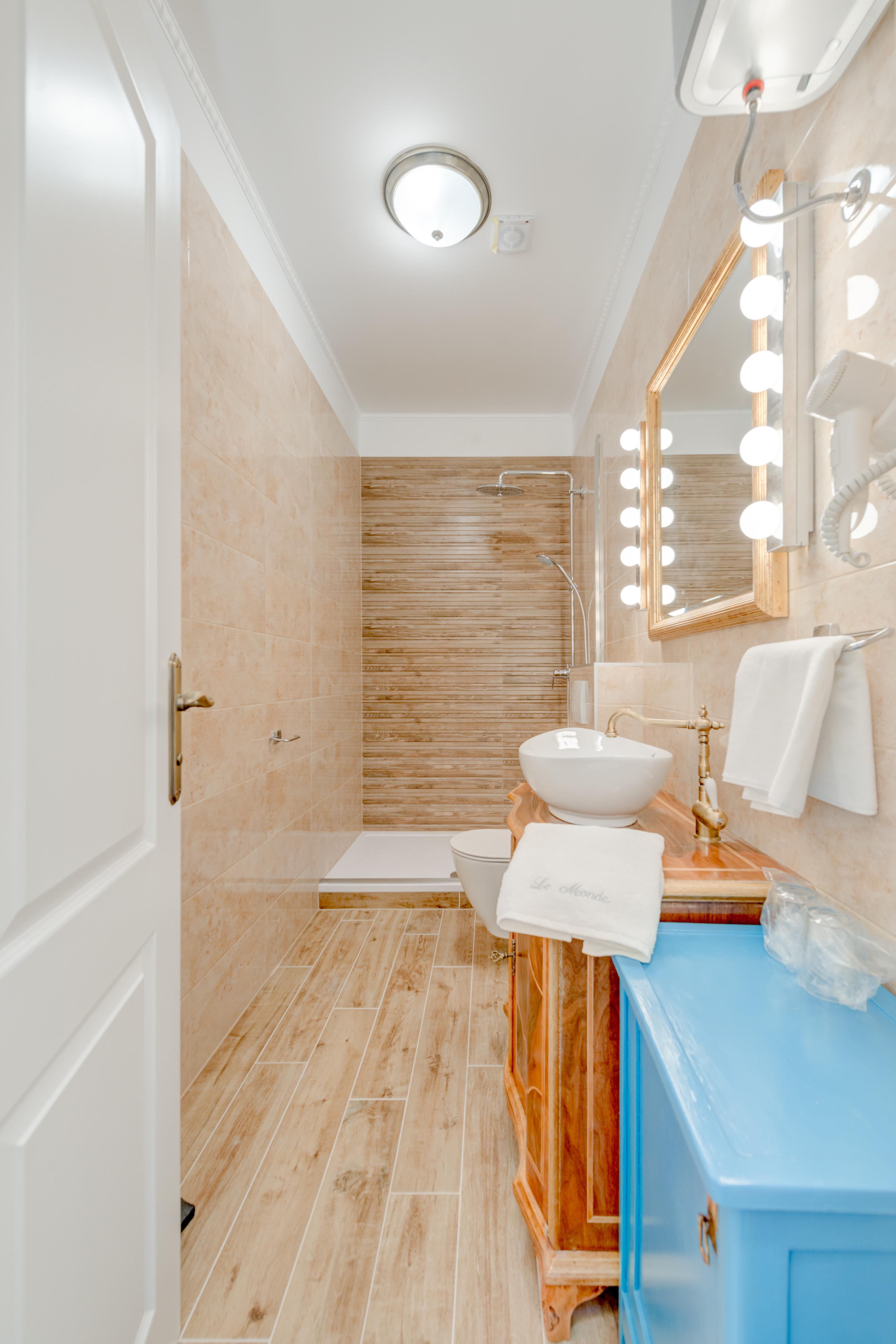 Le Monde Luxury krevet i doručak 4*