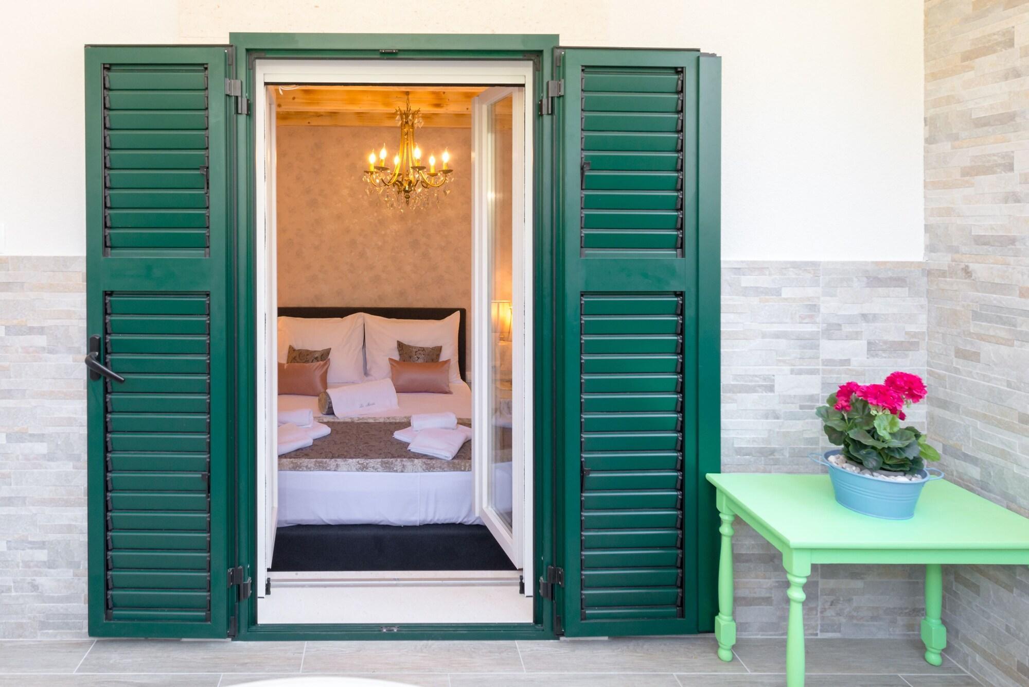 Le Monde Luxury Bed & Breakfast 4*