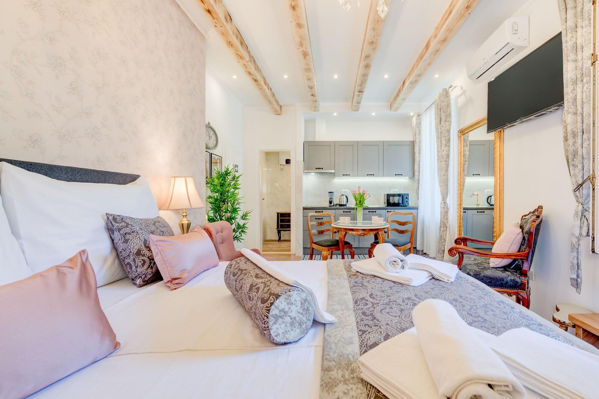 Le Monde Luxury 4*