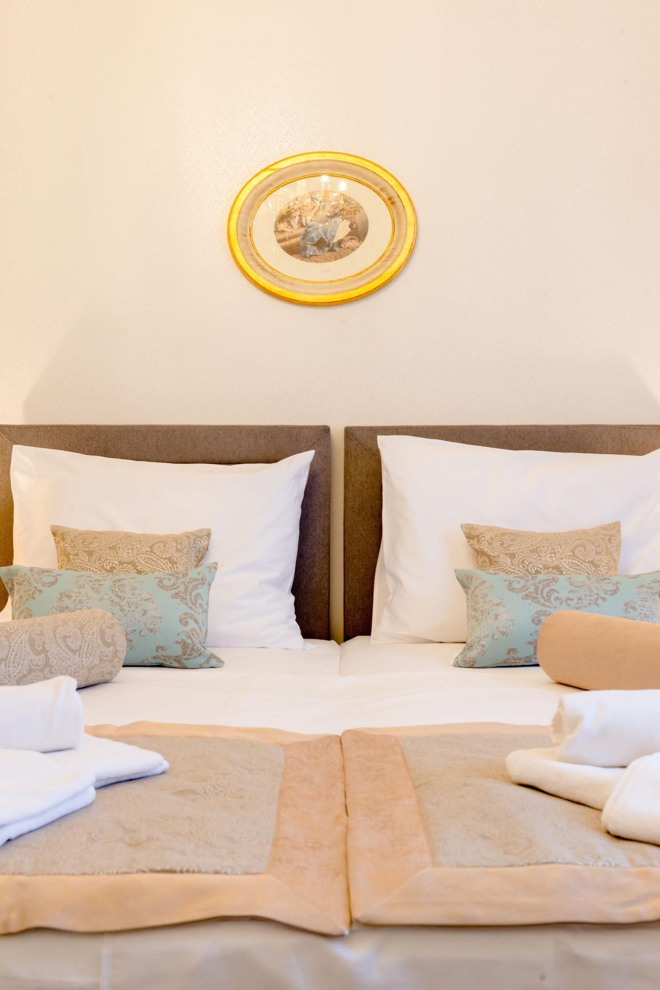 Le Monde Luxury krevet i doručak 4*