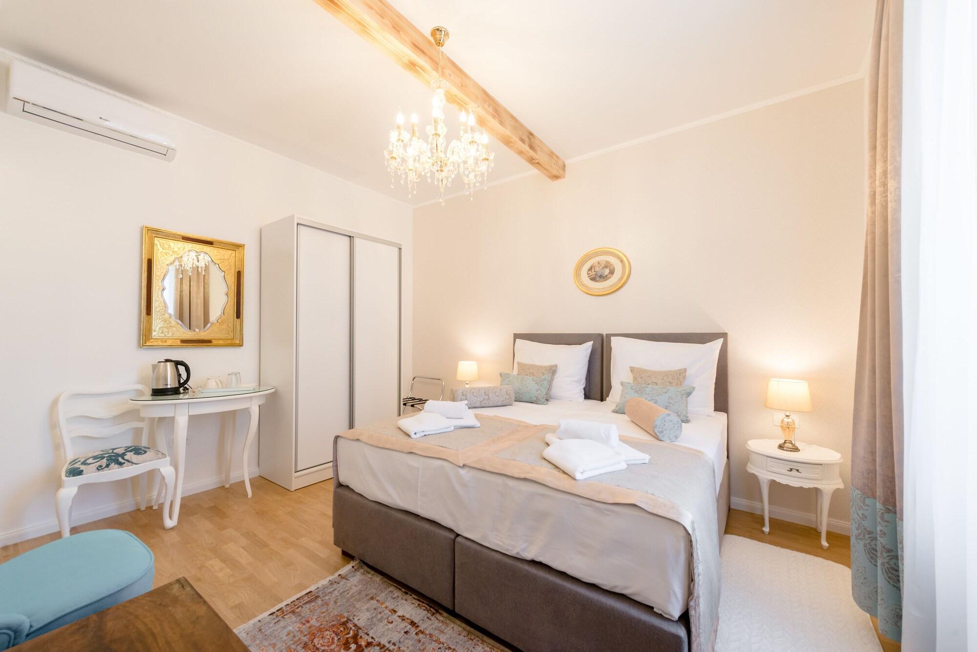 Le Monde Luxury 4* Split