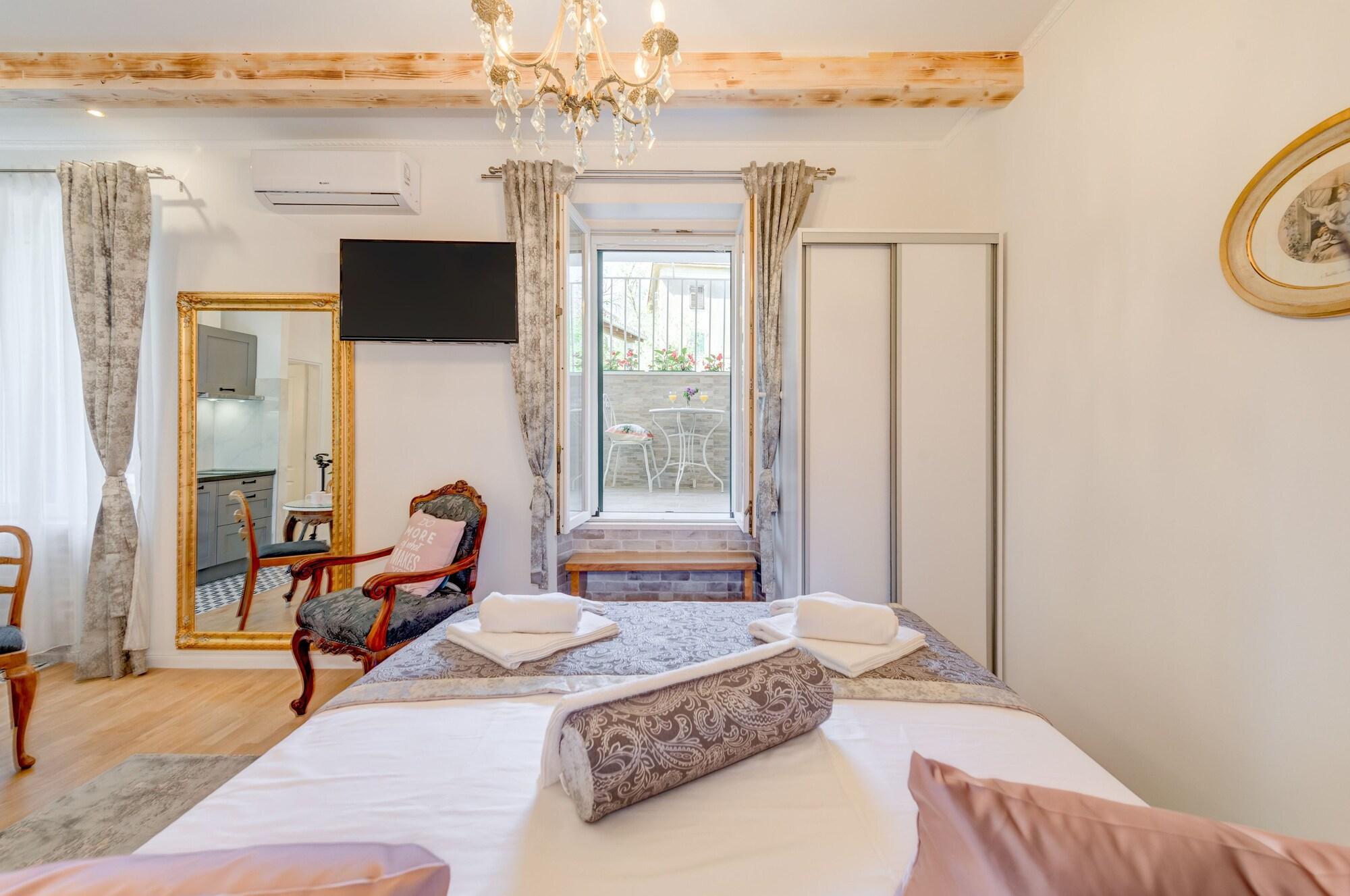 Le Monde Luxury Split