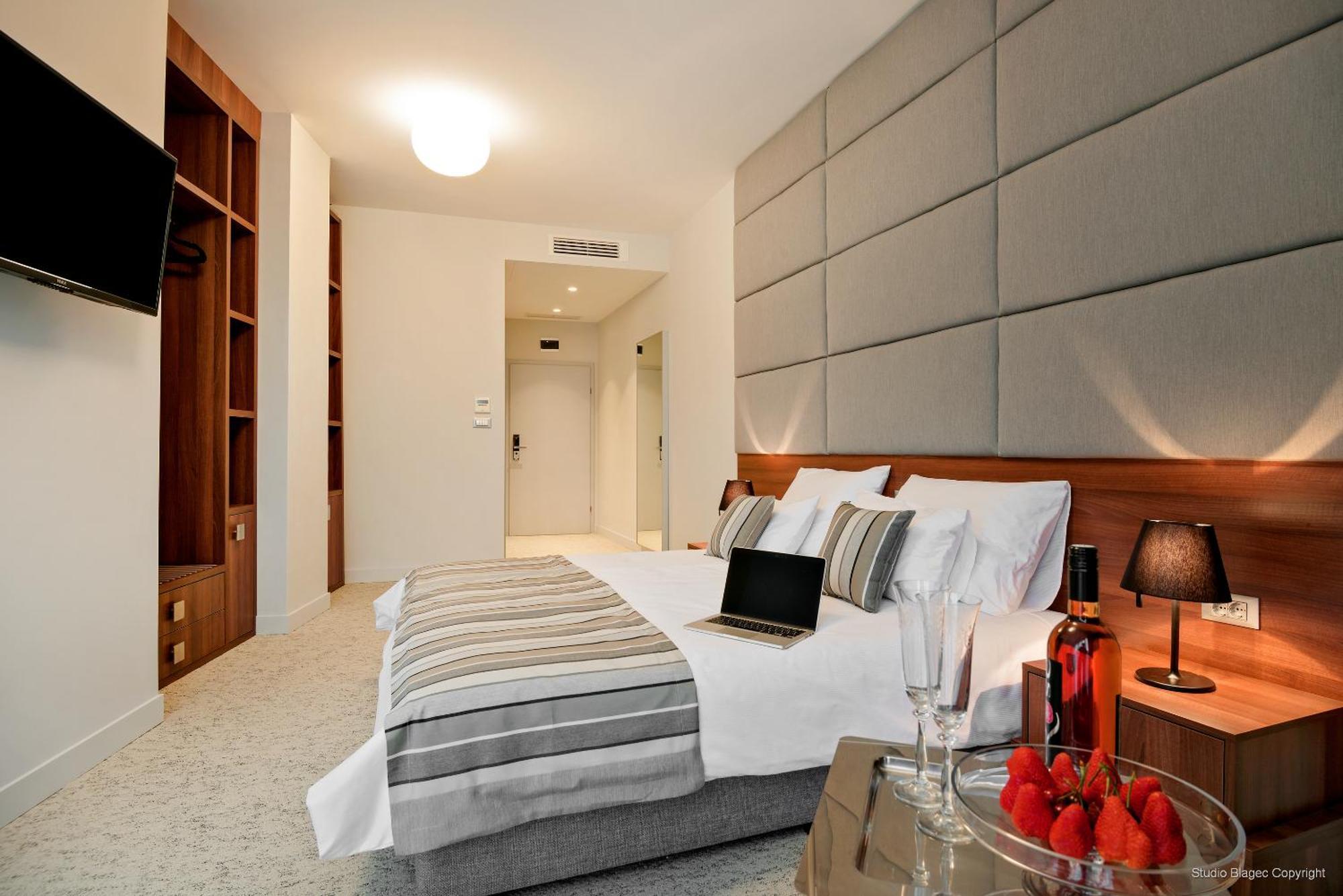 Priska Med Luxury 4* Split