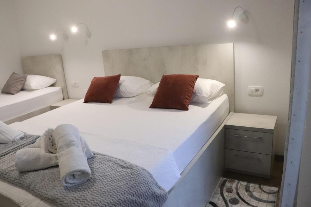 Mary- 2 Free Parking, Near Mall Of Apartman