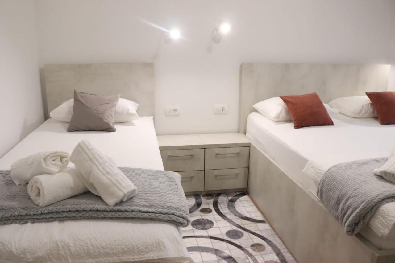 Apartman Mary- 2 Free Parking, Near Mall Of Split