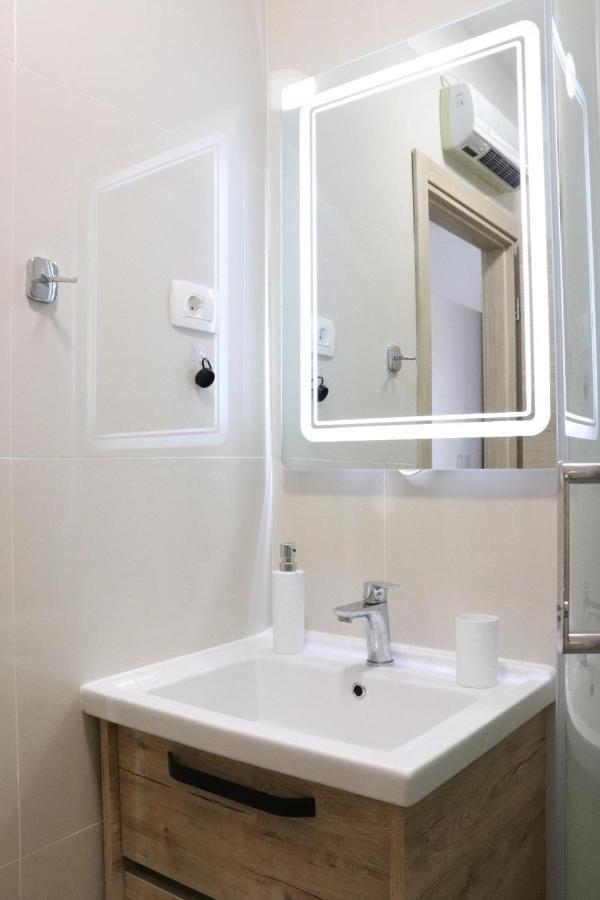 Mary- 2 Free Parking, Near Mall Of Apartman *