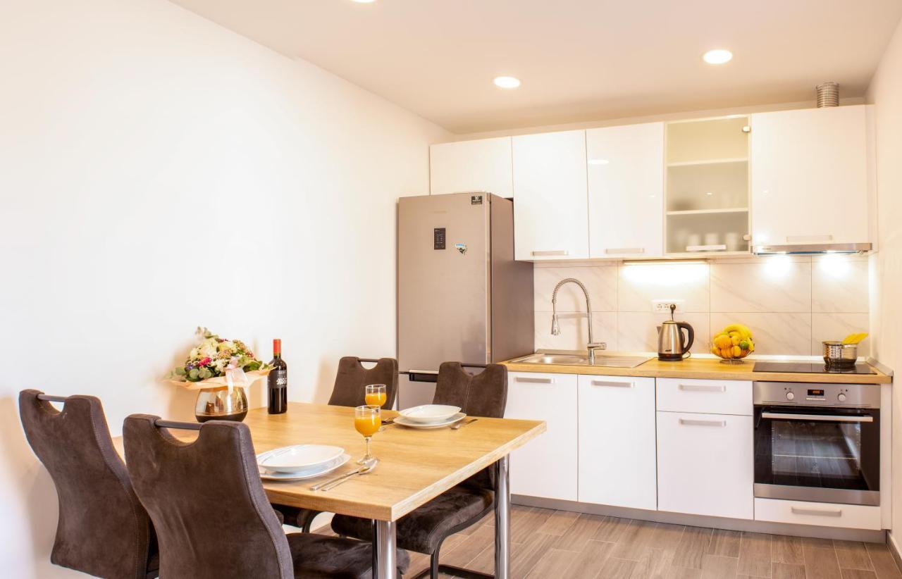 Apartment Julia's Beautiful For 6 With Parking *