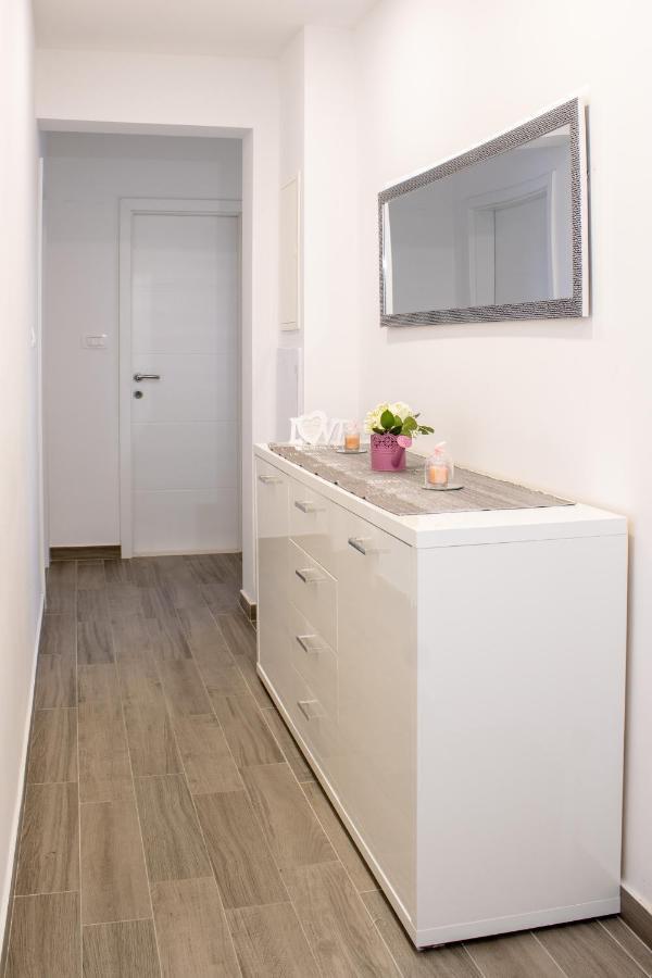 Apartment Julia's Beautiful For 6 With Parking