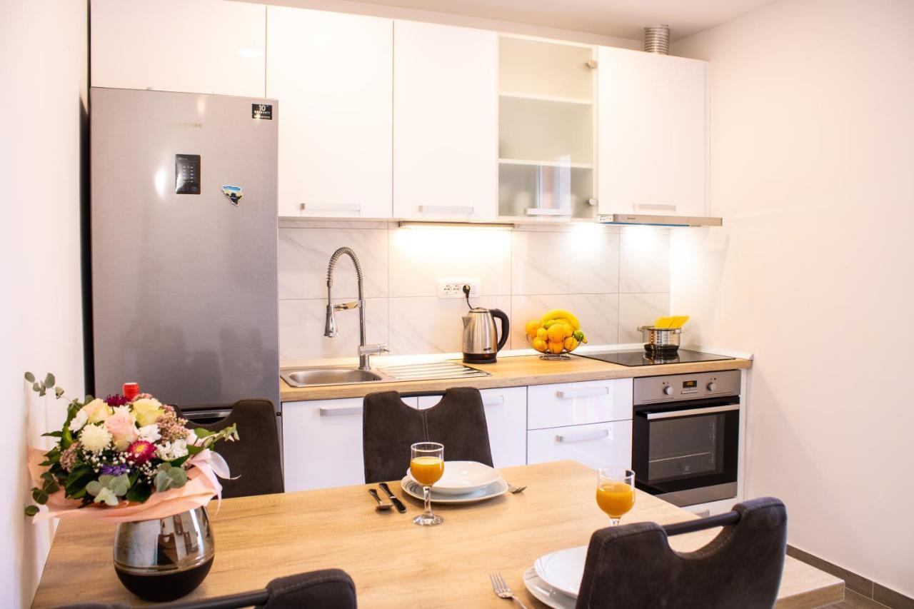 Apartment Julia's Beautiful For 6 With Parking *