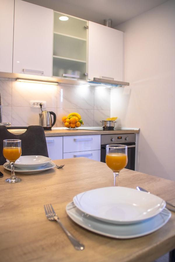 Apartment Julia's Beautiful For 6 With Parking Split