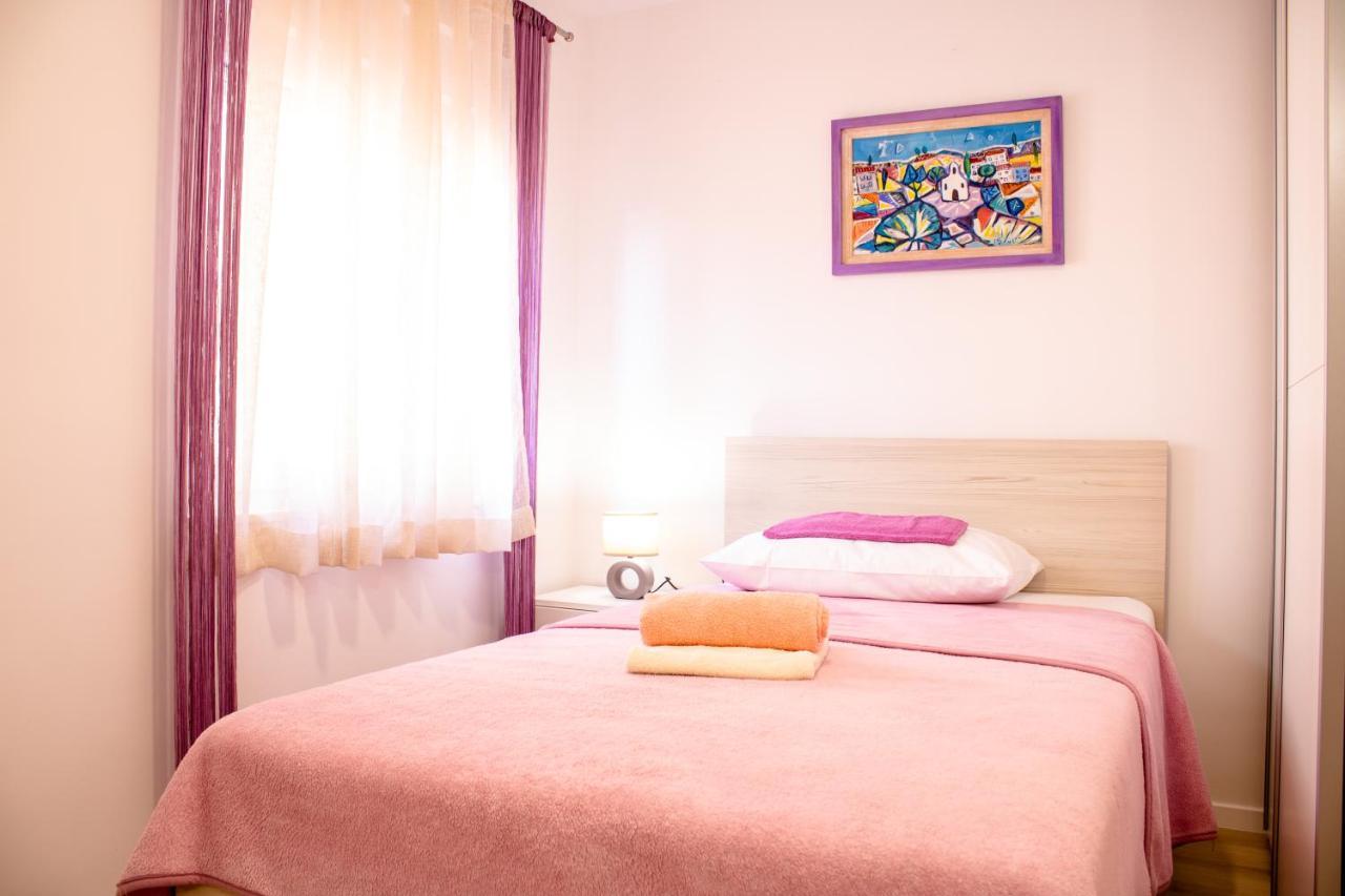 Julia's Beautiful For 6 With Parking Apartment Split