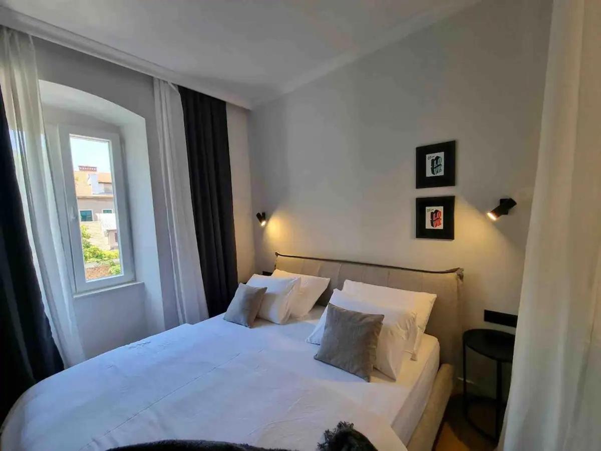 Maroen Lux And Old Town Apartment