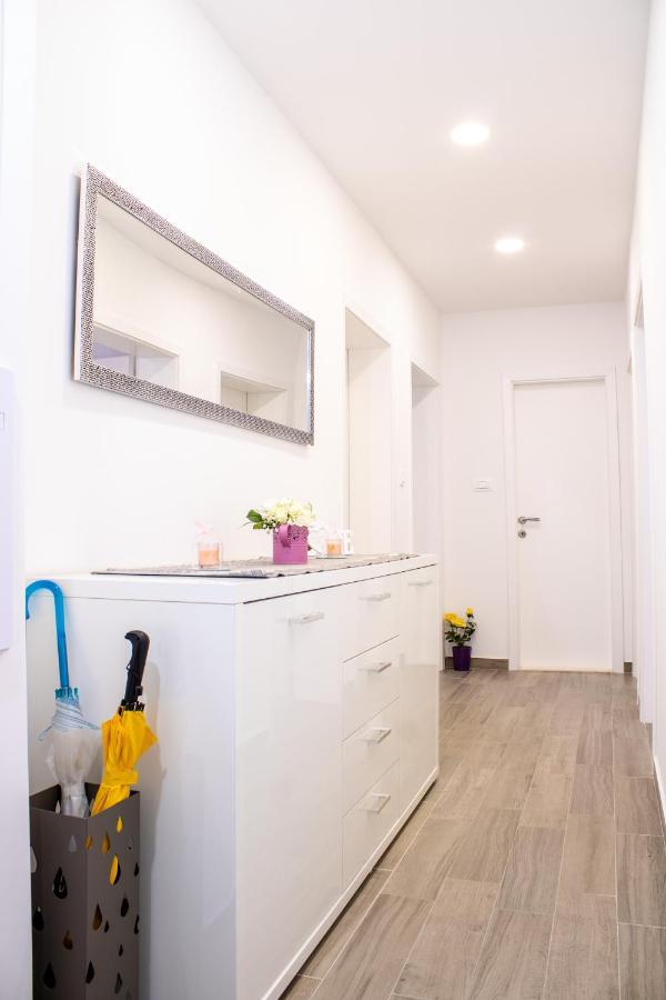 Julia's Beautiful For 6 With Parking Apartment *