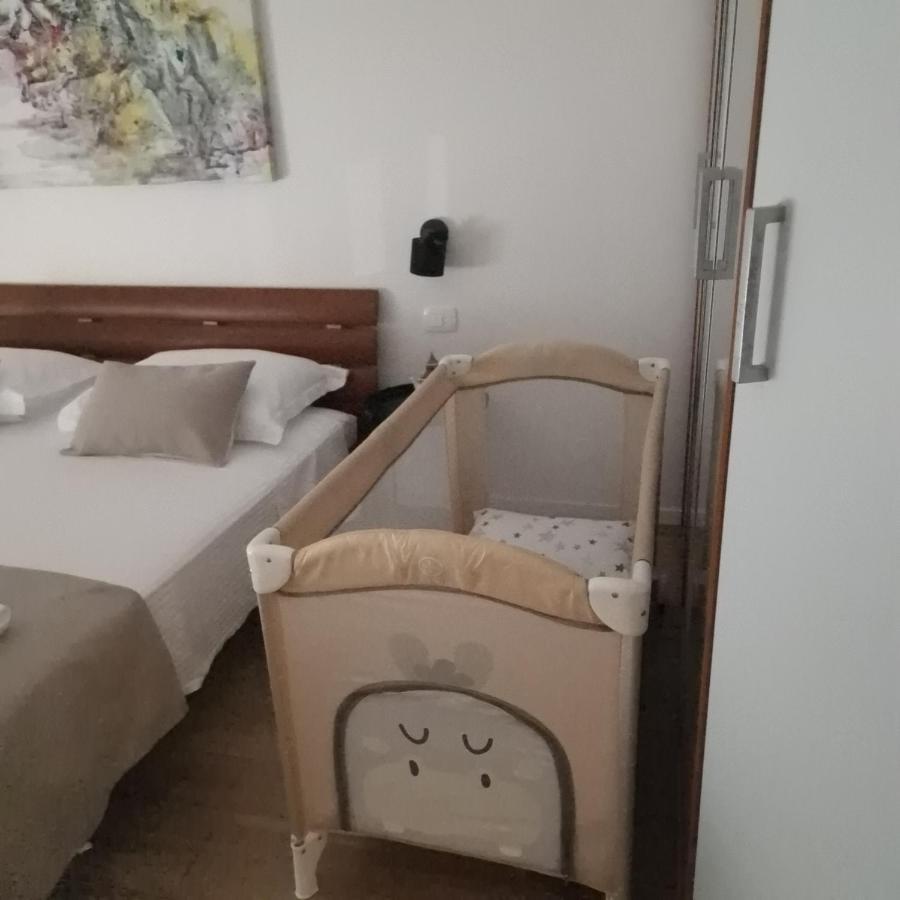 Bura2 , With Private Parking In The Garage Apartment *