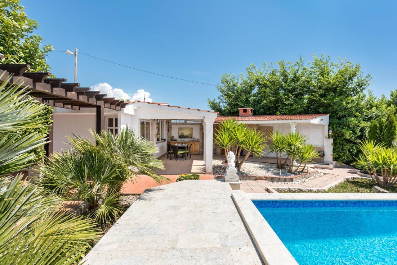 Villa Holiday