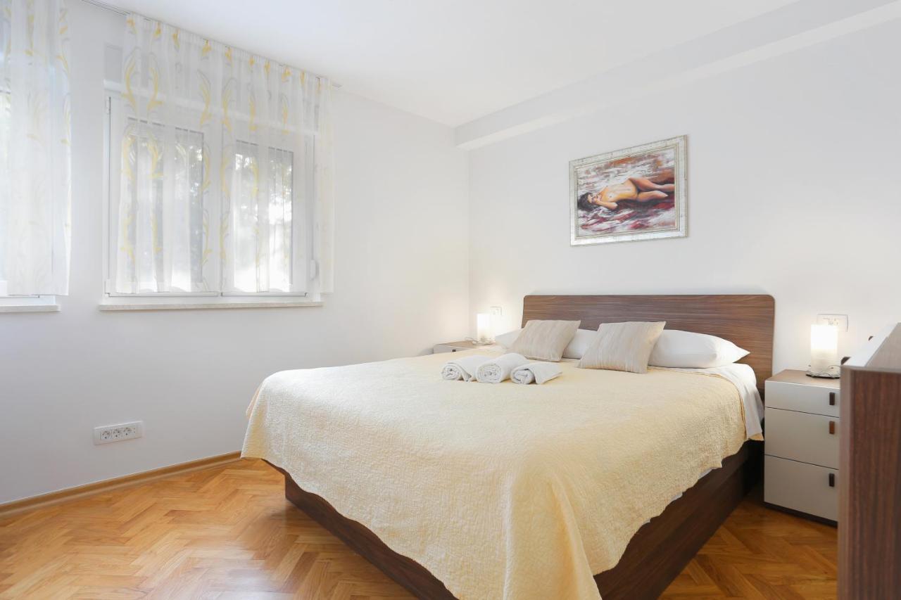 With Wifi - 19143 Apartment Split