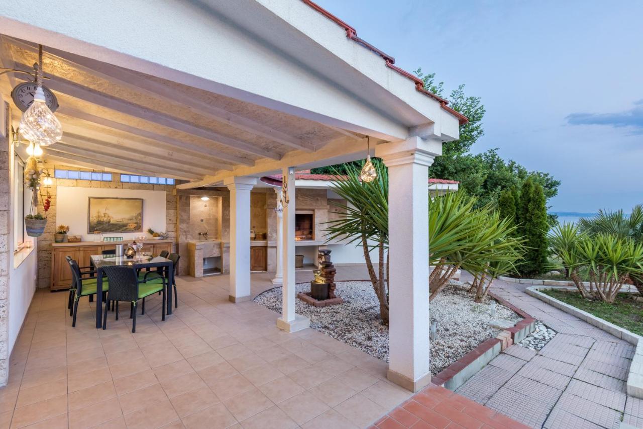 Villa Holiday