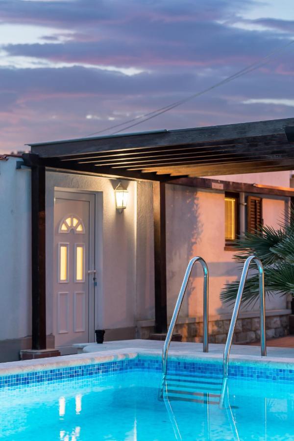 Villa Holiday Split