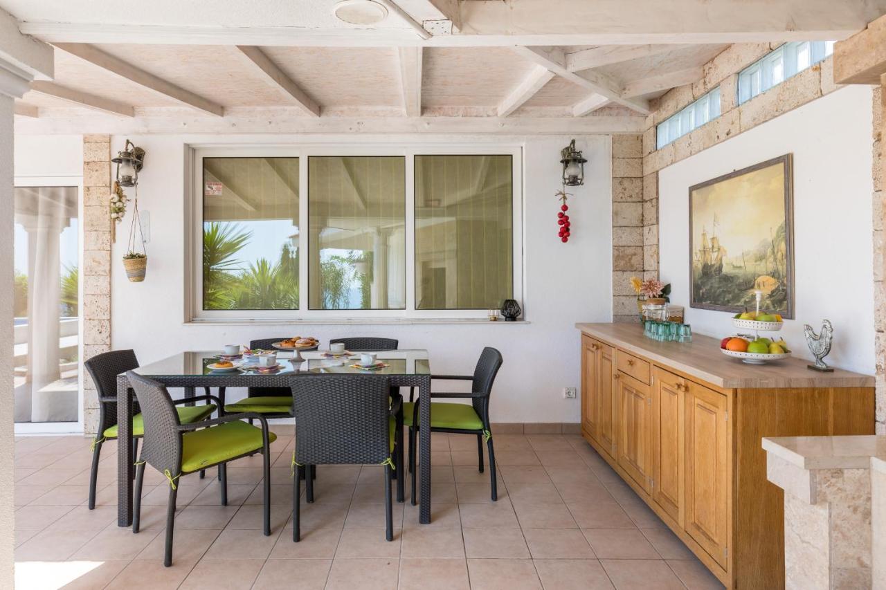 Villa Holiday Split