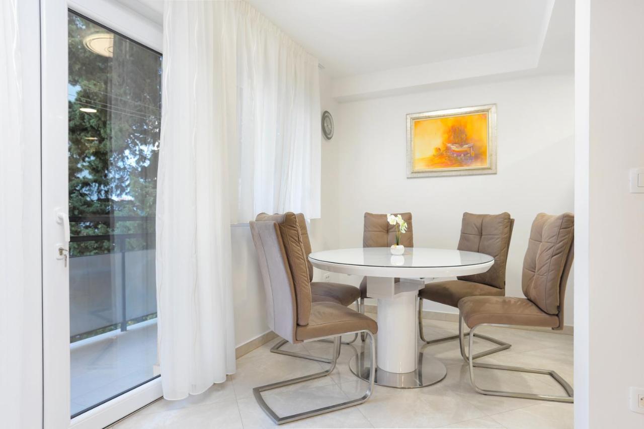 Apartment With Wifi - 19143 *
