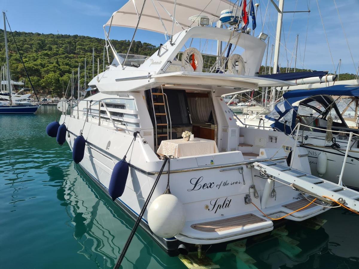 Botel Luxury Yacht - Lex Of The Seas